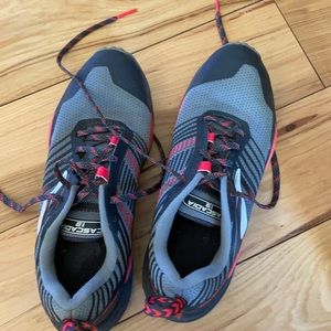 Brooks Cascadia 13 trail shoes sz 8